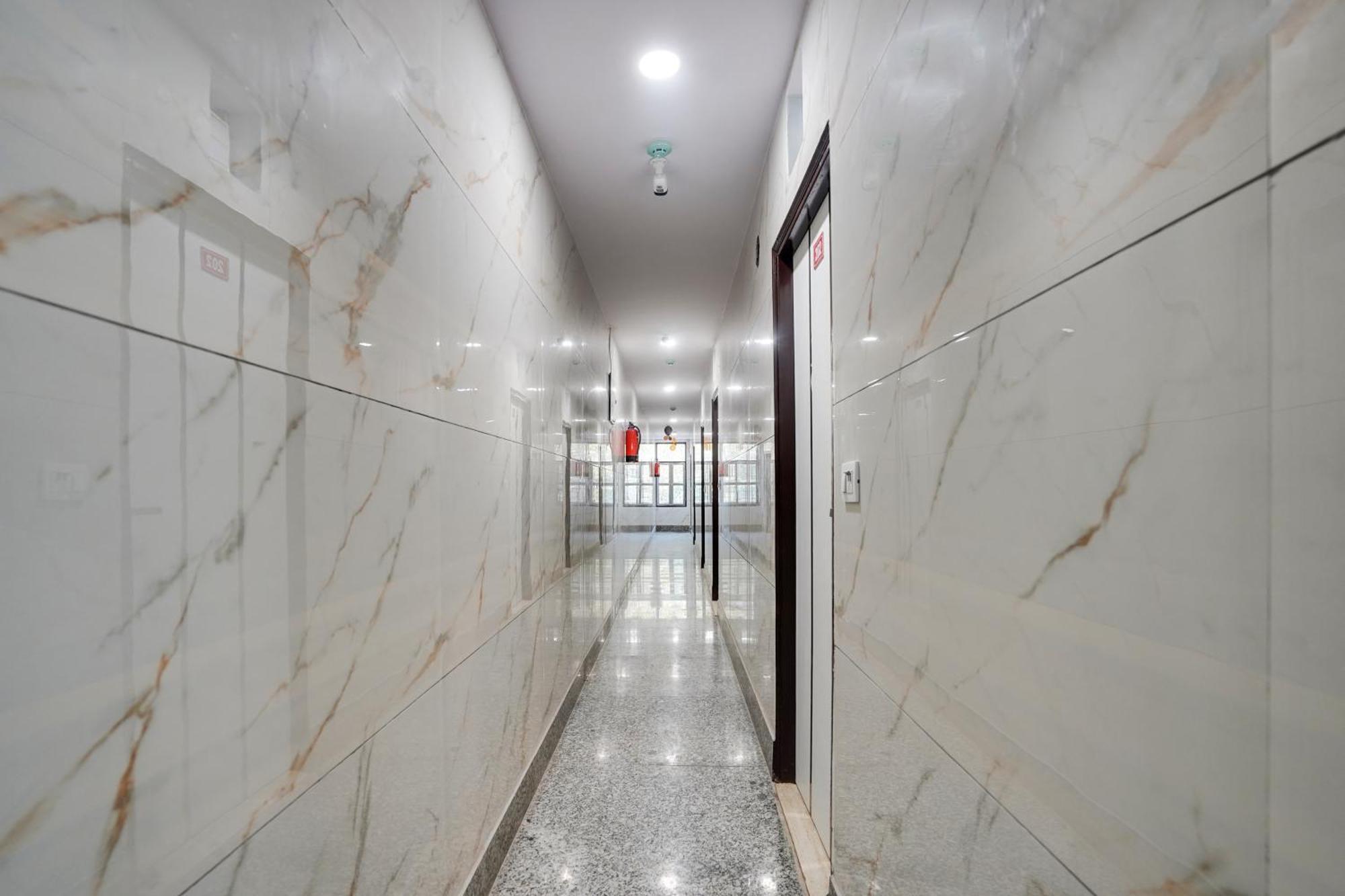 Super Hotel O Hotel Gold Star New Delhi Luaran gambar