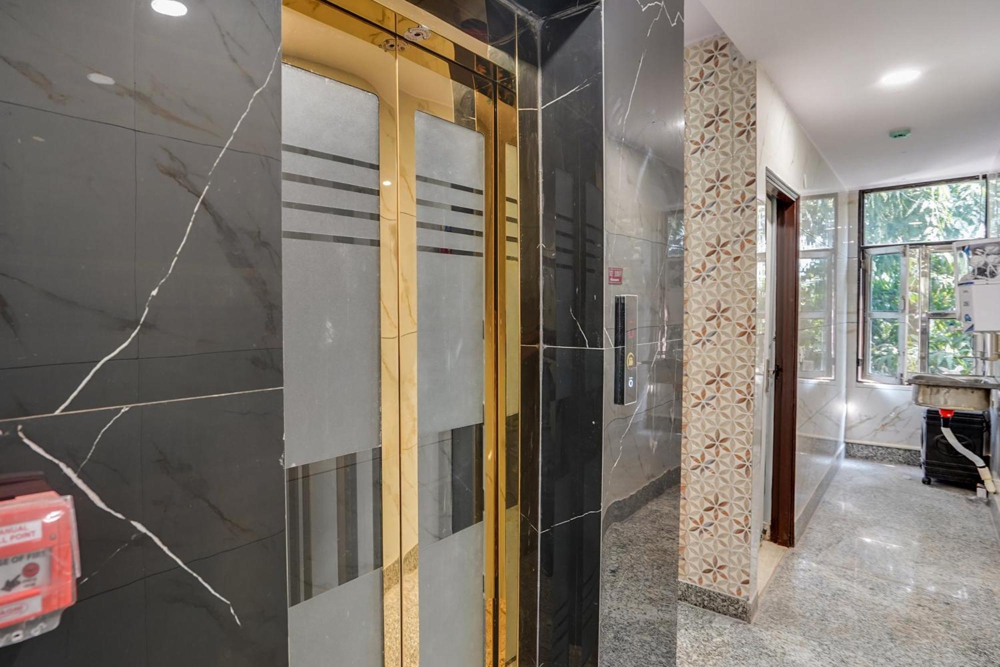 Super Hotel O Hotel Gold Star New Delhi Luaran gambar
